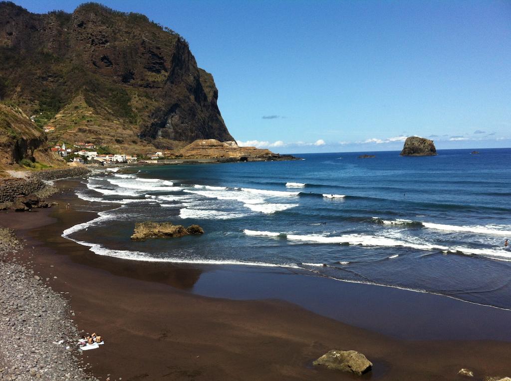 Madeira Surf Camp Albergue Porto Da Cruz Exterior foto